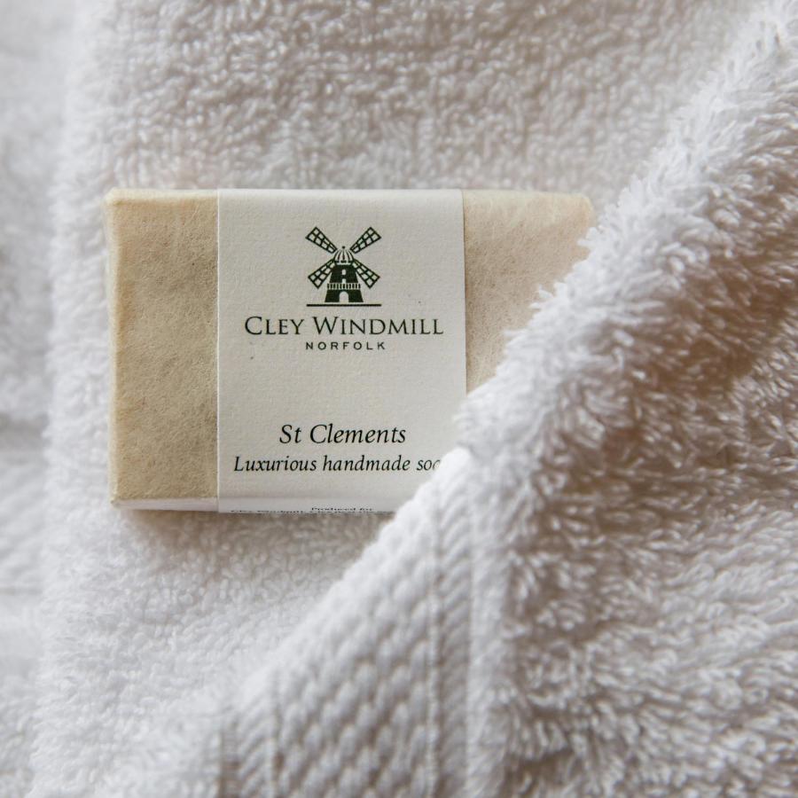 홀트 Cley Windmill B&B 외부 사진